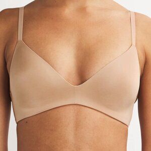 SKIMS Nude V-Neck Wireless Bra in Light Beige push up